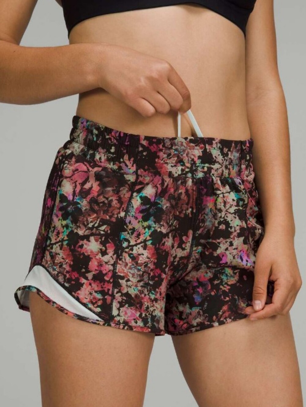 Lululemon Hotty Hot Low-Rise Short 4" EUC